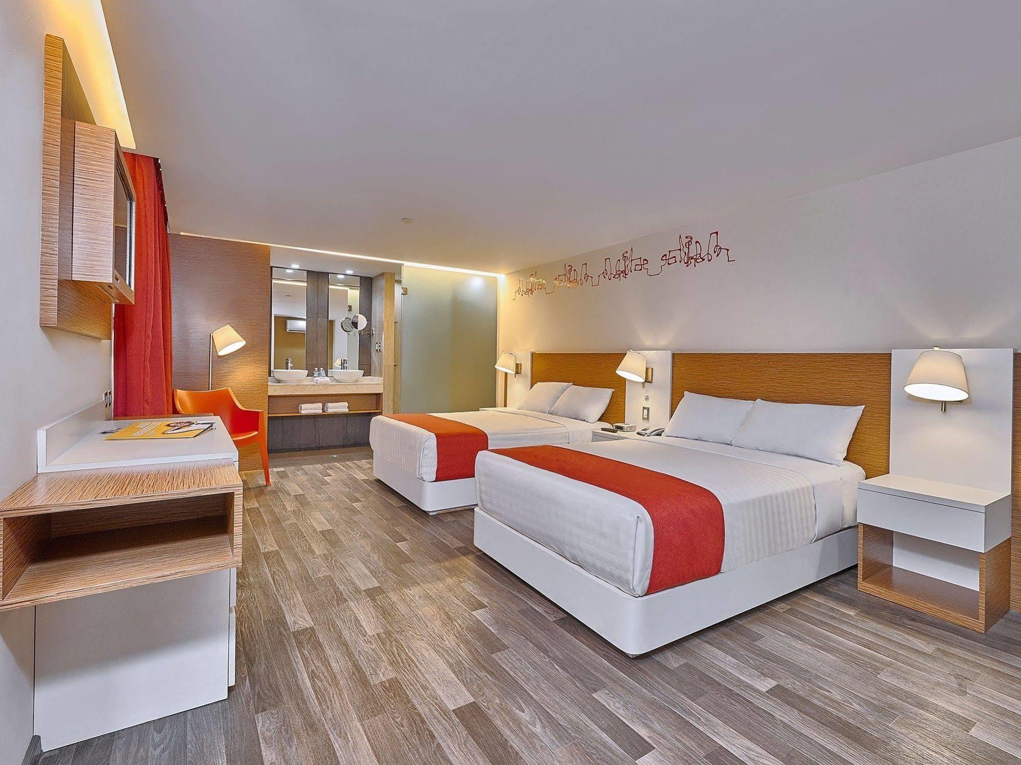 Hotel Express By Marriott Ciudad De Alameda