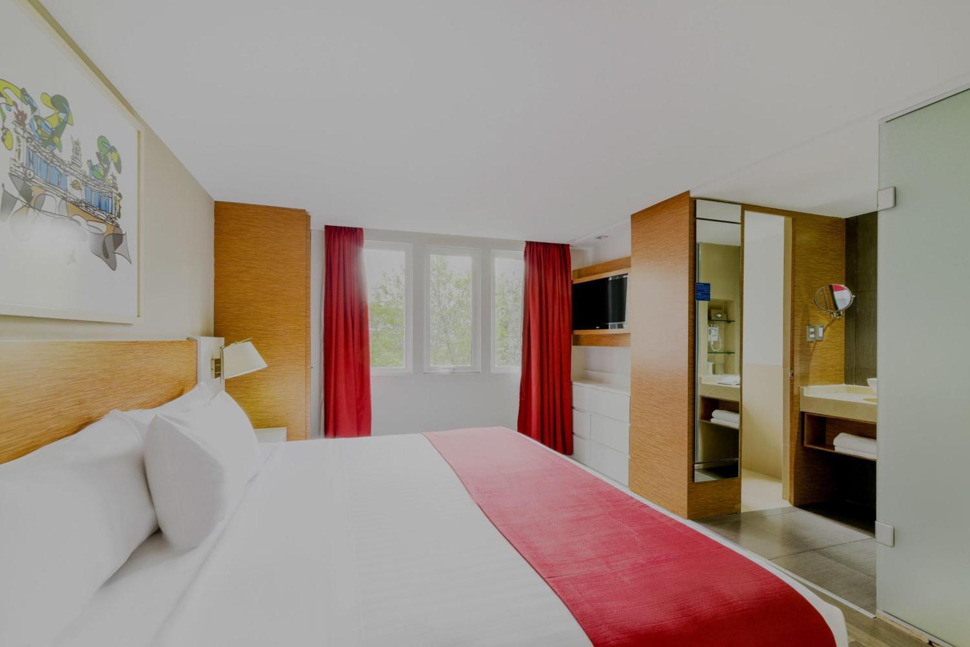 Hotel Express By Marriott Ciudad De Alameda