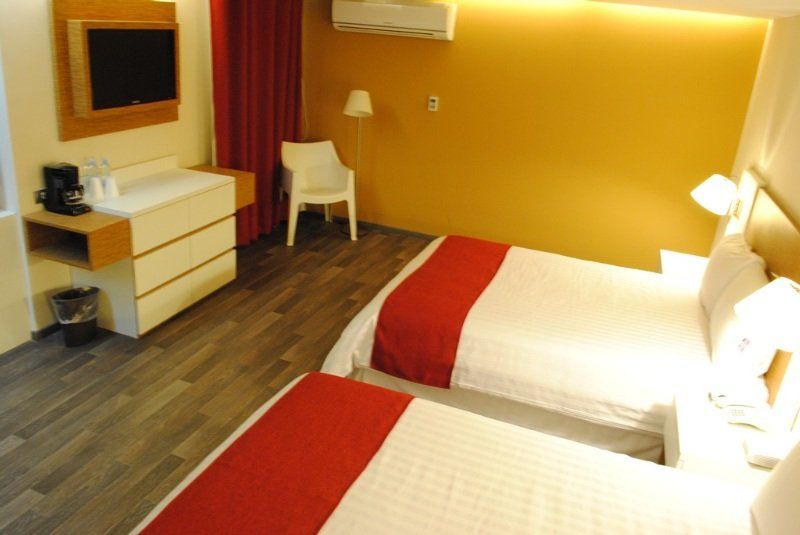 Hotel Express By Marriott Ciudad De Alameda 3*
